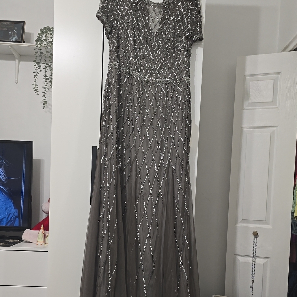 Adrianna Papell NWT. Silver Gray Maxi Gown with Sequin Embellishments